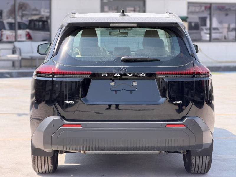 2026 Toyota RAV4 XLE thumbnail 4