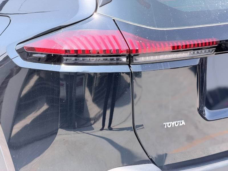 2026 Toyota RAV4 XLE thumbnail 8