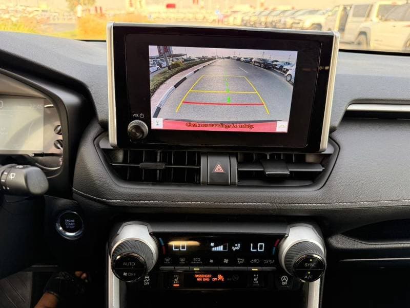 2023 Toyota RAV4 XLE thumbnail 8