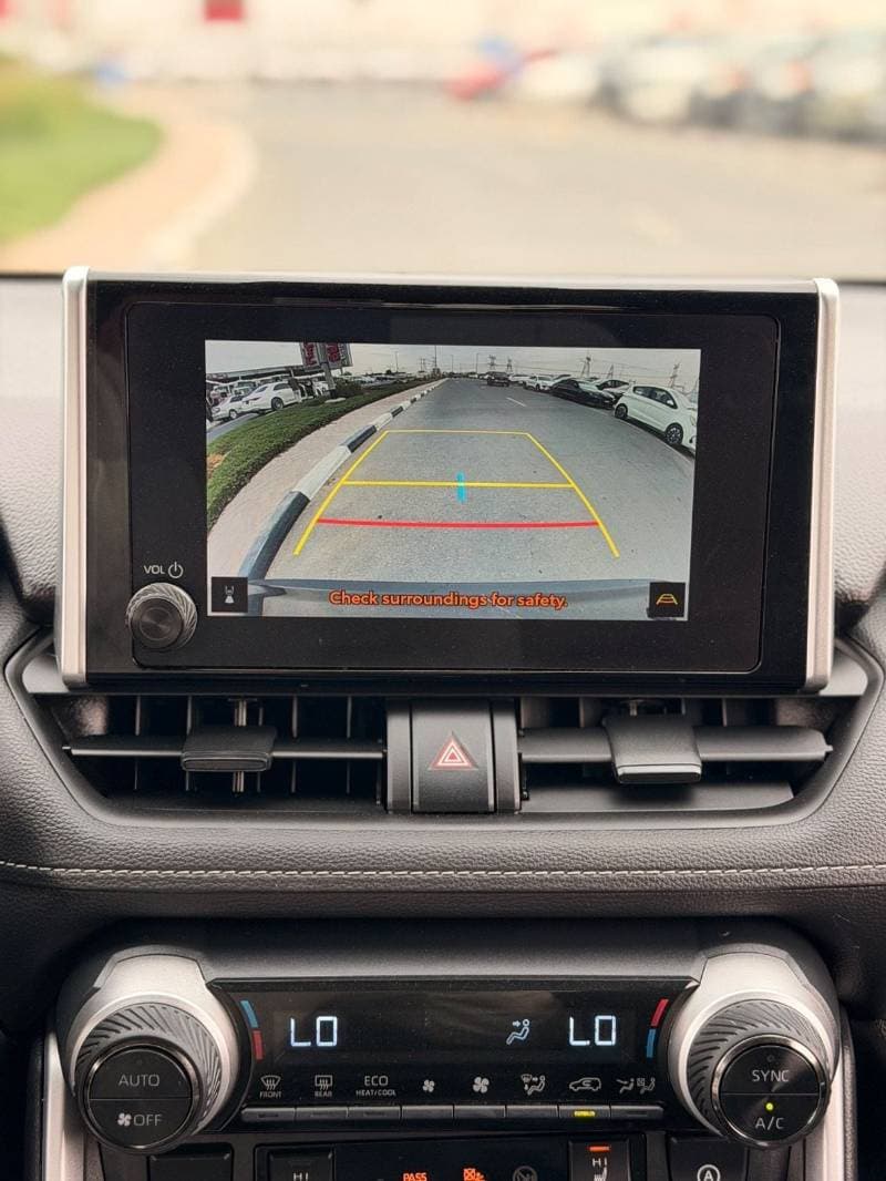2023 Toyota RAV4 XLE thumbnail 6