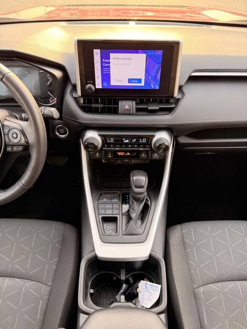 2023 Toyota RAV4 XLE thumbnail 7