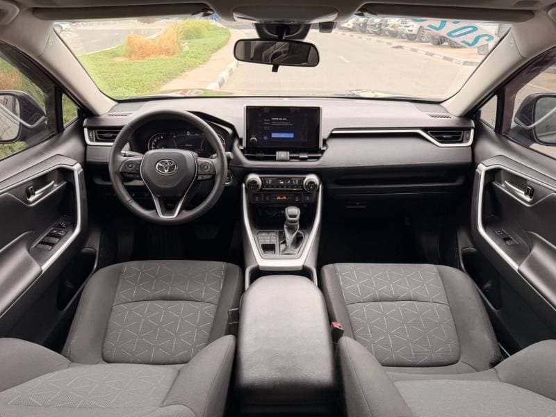 2023 Toyota RAV4 XLE thumbnail 5
