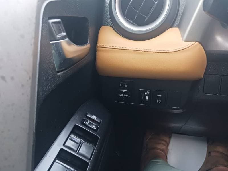 2018 Toyota RAV4 thumbnail 6