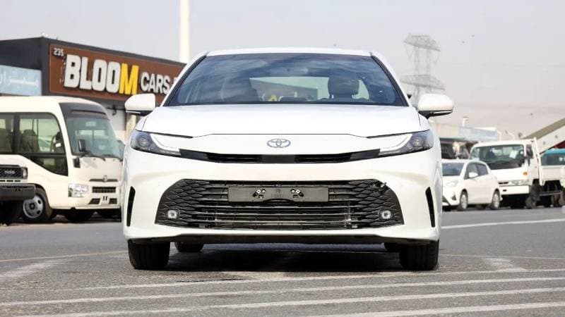 2026 Toyota Camry LE thumbnail 2