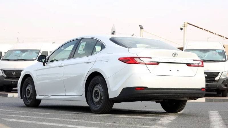 2026 Toyota Camry LE thumbnail 4