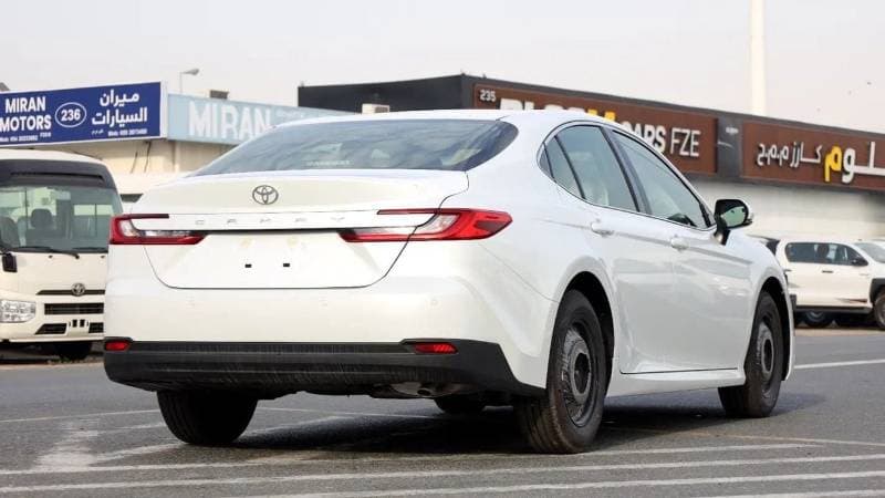 2026 Toyota Camry LE thumbnail 6