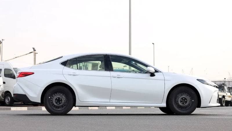 2026 Toyota Camry LE thumbnail 7