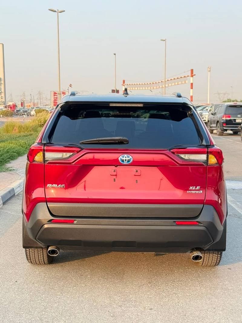 2023 Toyota RAV4 XLE HEV thumbnail 4