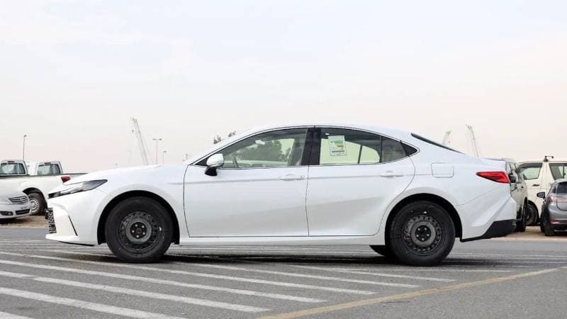 2026 Toyota Camry LE thumbnail 8