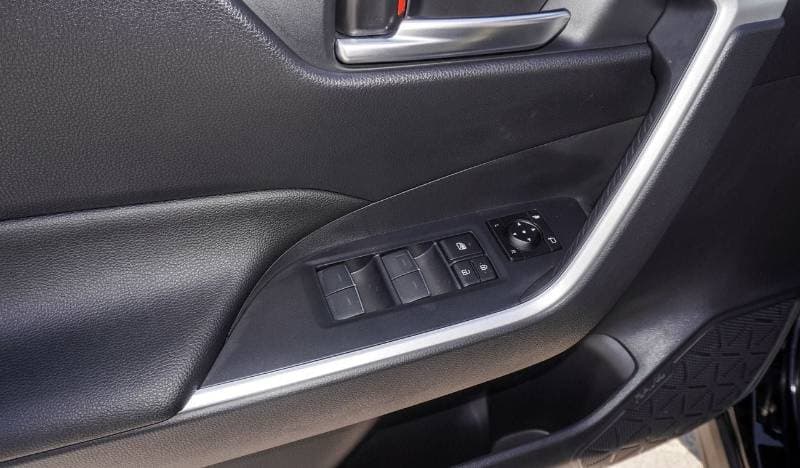 2023 Toyota RAV4 XLE HEV thumbnail 8