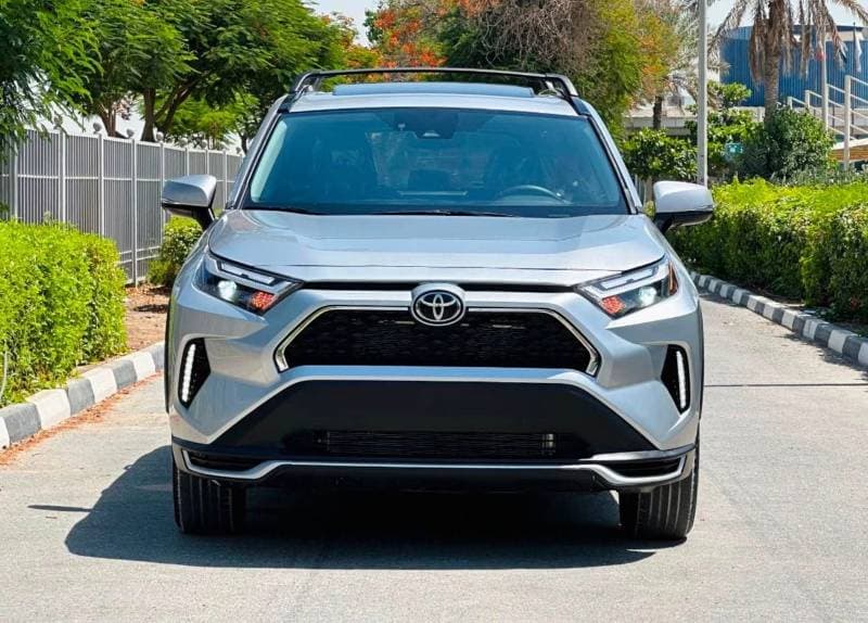 2025 Toyota RAV4 XLE thumbnail 3
