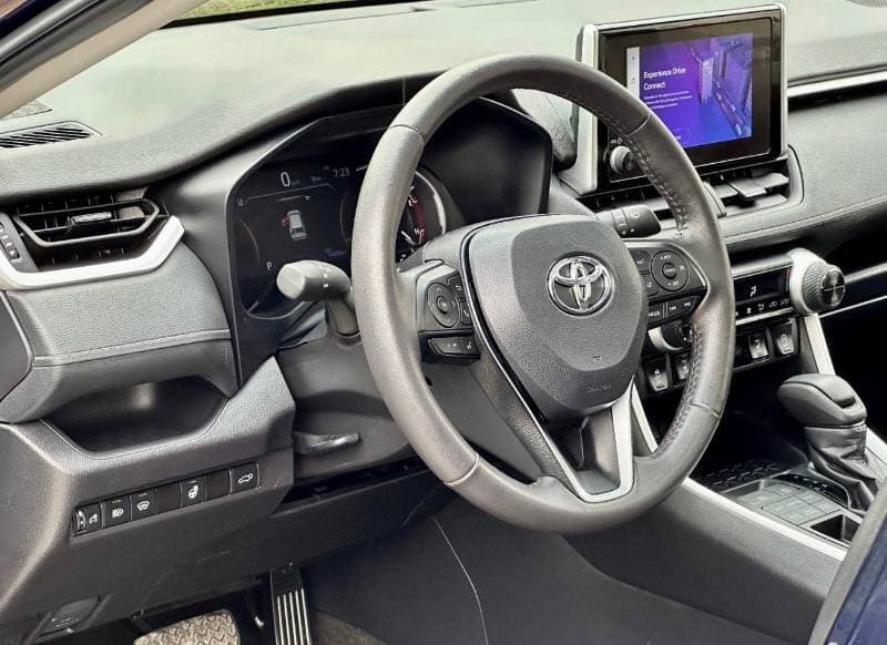 2024 Toyota RAV4 XLE thumbnail 5