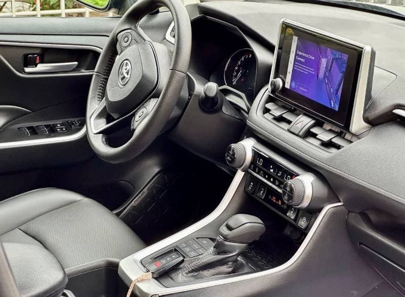 2024 Toyota RAV4 XLE thumbnail 7