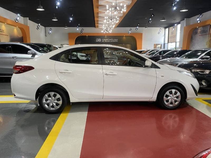 2021 Toyota Yaris E thumbnail 8