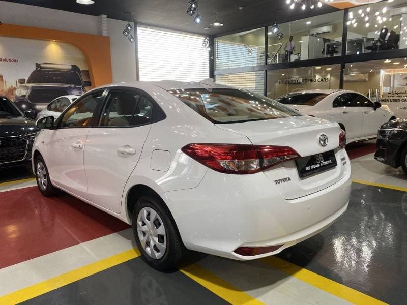 2021 Toyota Yaris E thumbnail 7