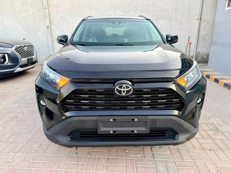 2020 Toyota RAV4 LE thumbnail 2