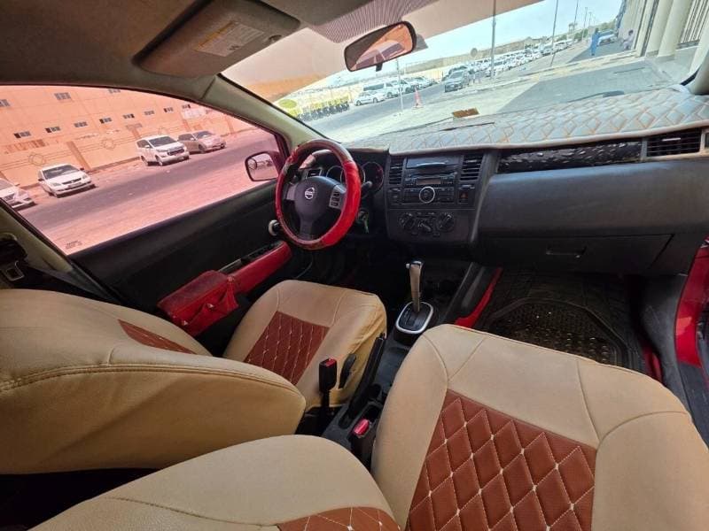 2010 Nissan Versa thumbnail 3