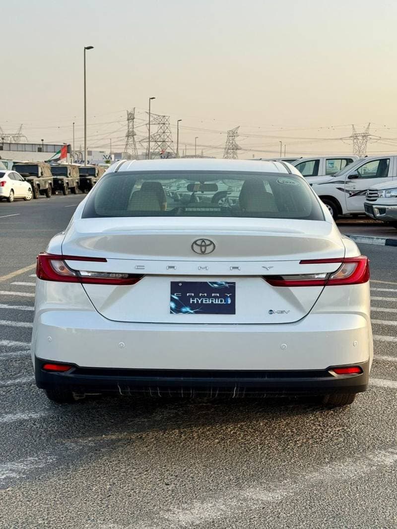 2026 Toyota Camry GLE HEV thumbnail 7