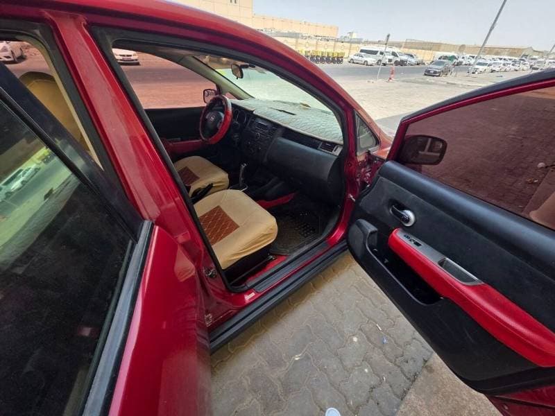 2010 Nissan Versa thumbnail 6