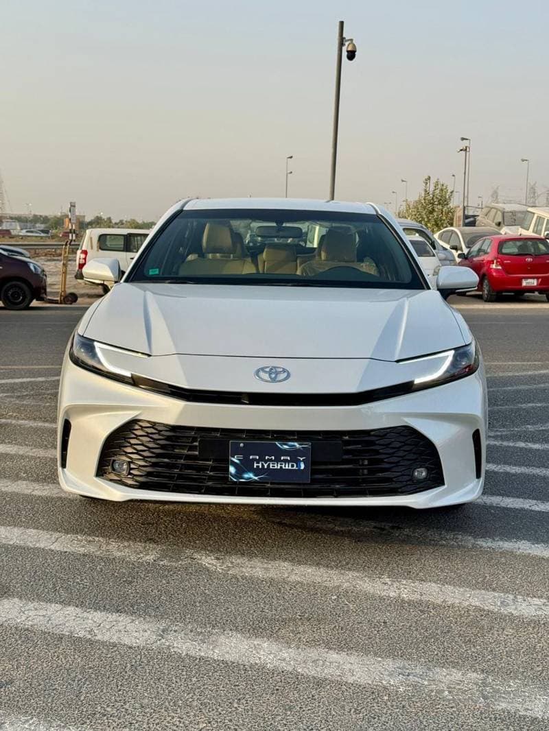 2026 Toyota Camry GLE HEV thumbnail 3