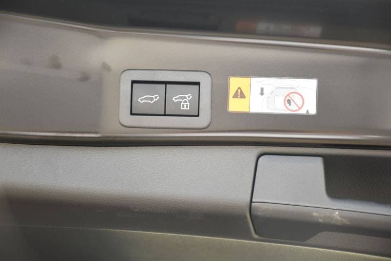 2026 Toyota RAV4 XLE HEV thumbnail 6