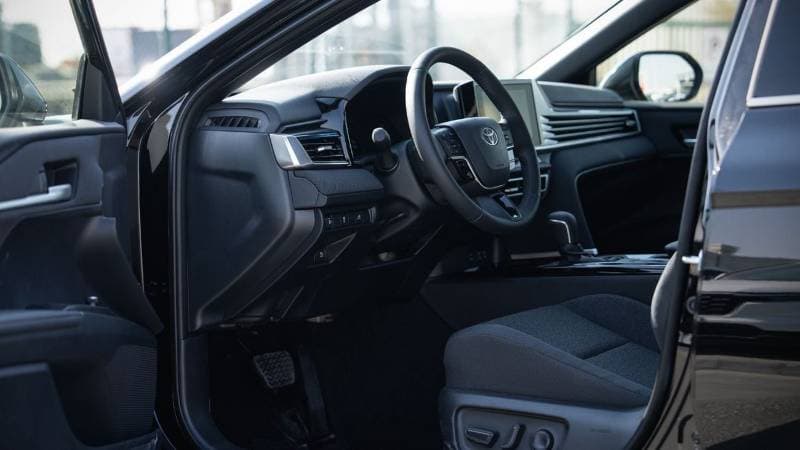2026 Toyota Camry LE thumbnail 8
