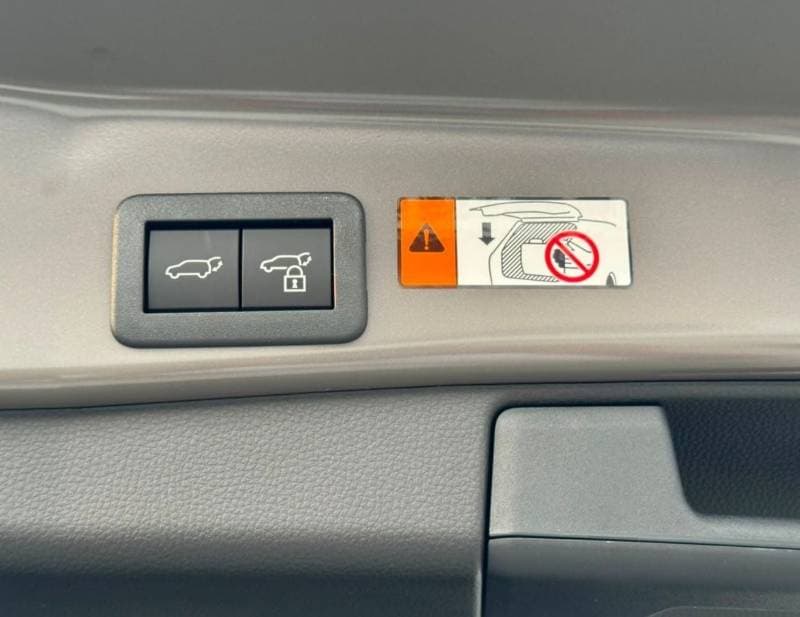 2026 Toyota RAV4 XLE thumbnail 6