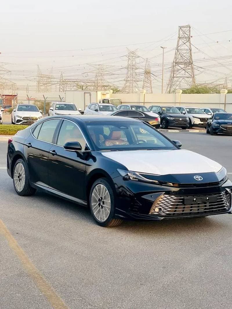 2026 Toyota Camry GLE thumbnail 5