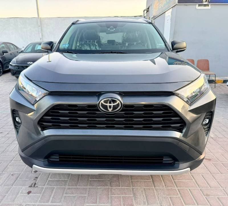 2021 Toyota RAV4 LE thumbnail 2