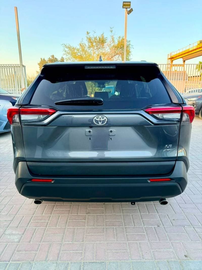 2021 Toyota RAV4 LE thumbnail 7