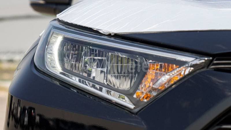 2025 Toyota RAV4 LE thumbnail 4