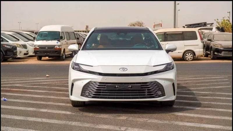 2026 Toyota Camry LUMIERE HEV thumbnail 2