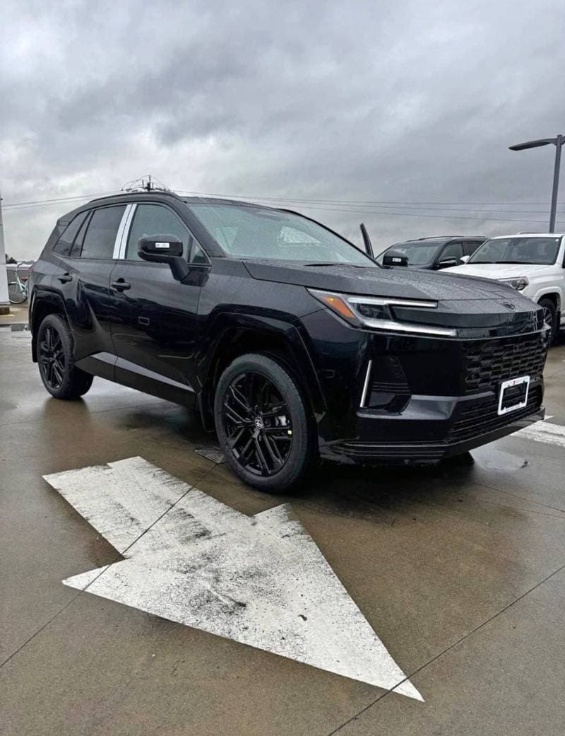 2026 Toyota RAV4 XSE HEV thumbnail 3