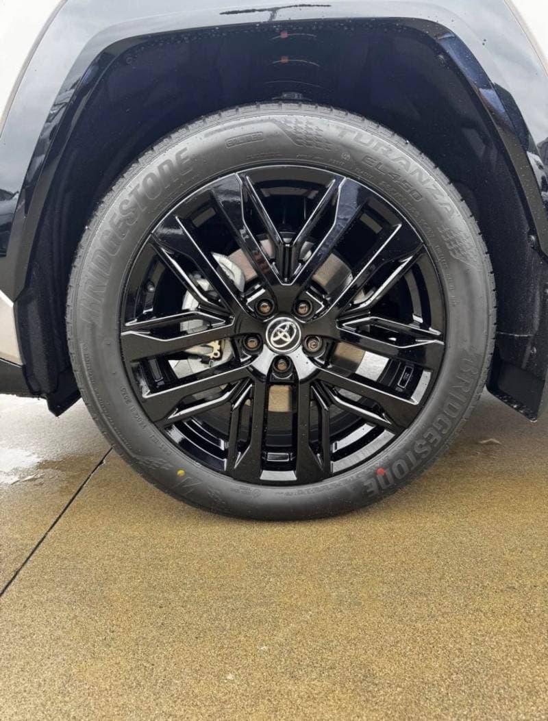 2026 Toyota RAV4 XSE HEV thumbnail 6