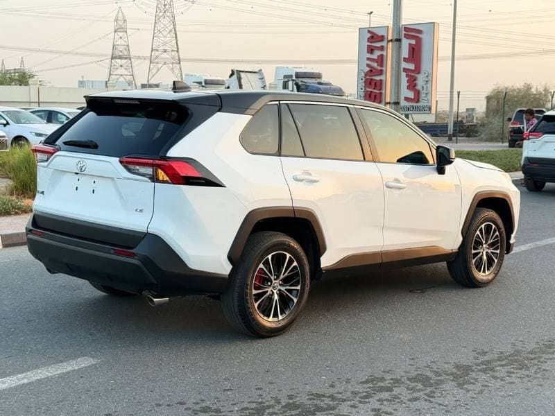 2025 Toyota RAV4 LE thumbnail 3