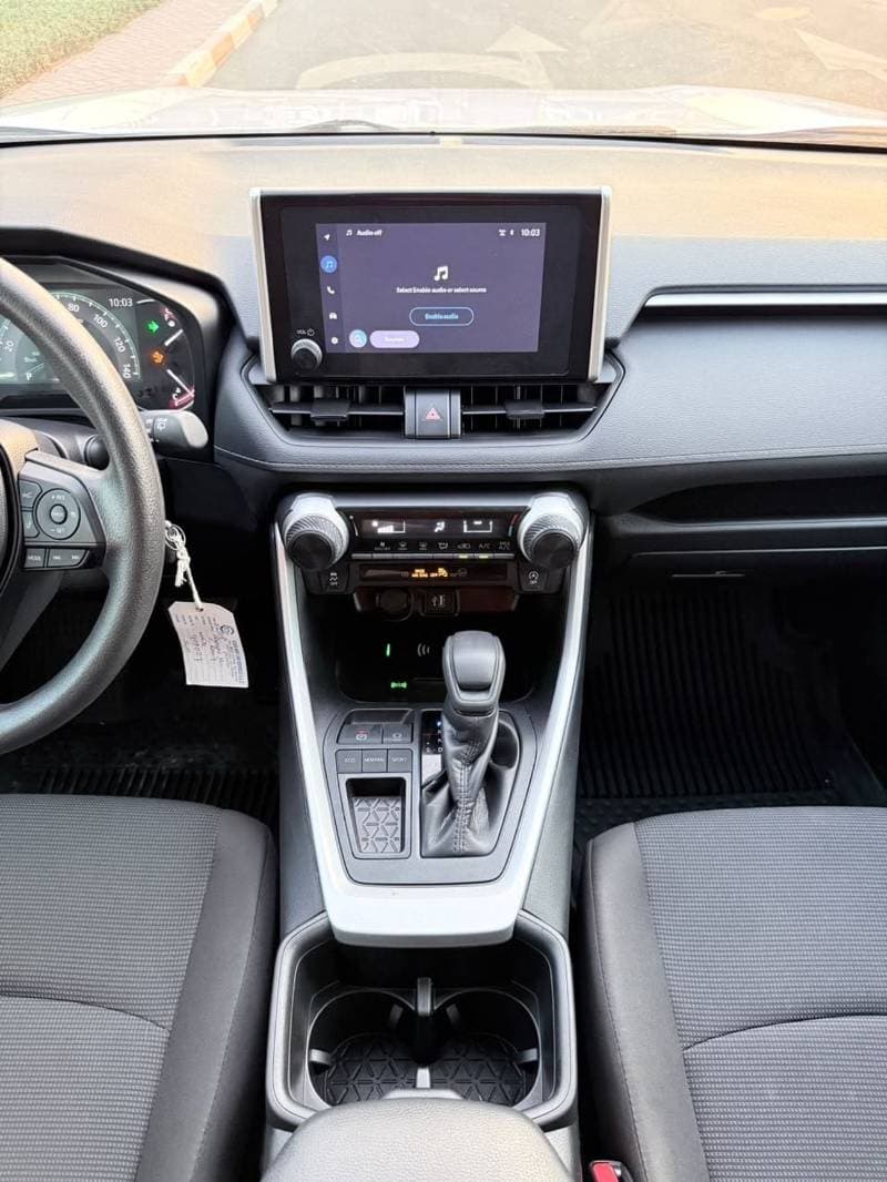 2025 Toyota RAV4 LE thumbnail 7
