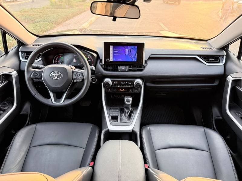 2023 Toyota RAV4 XLE thumbnail 5