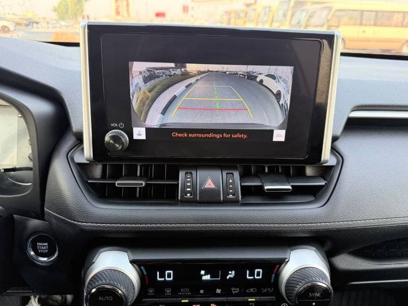2023 Toyota RAV4 XLE thumbnail 8