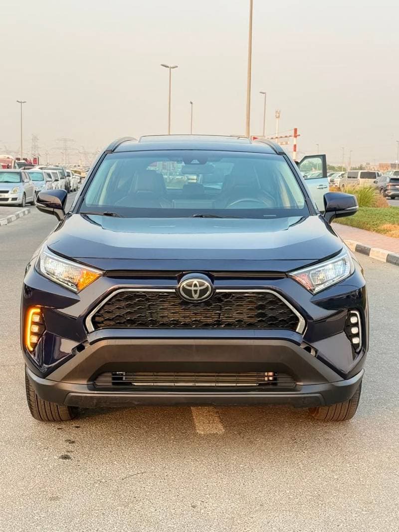2020 Toyota RAV4 XLE thumbnail 2