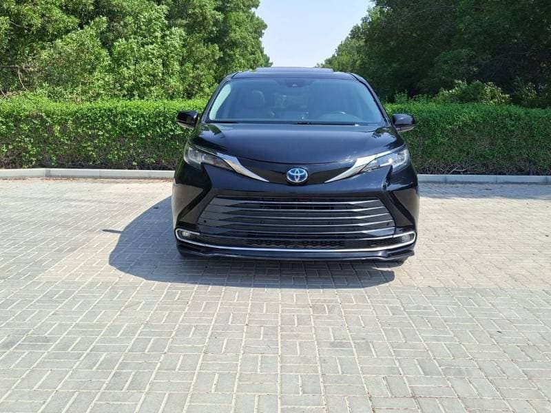 2022 Toyota Sienna XLE thumbnail 2