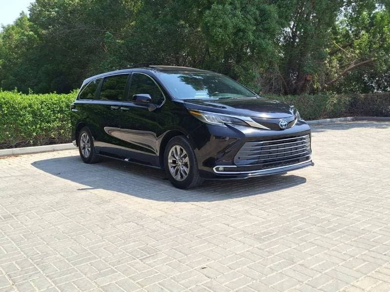 2022 Toyota Sienna XLE thumbnail 5