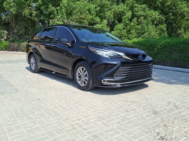 2022 Toyota Sienna XLE thumbnail 4