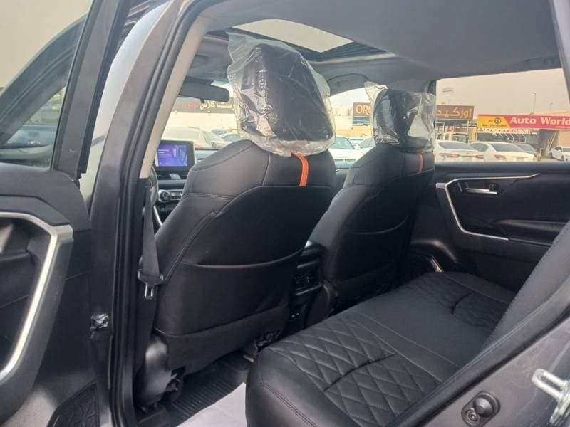 2023 Toyota RAV4 XLE thumbnail 6