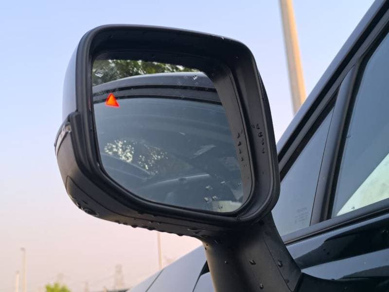 2026 Toyota RAV4 4WD Luxury thumbnail 4