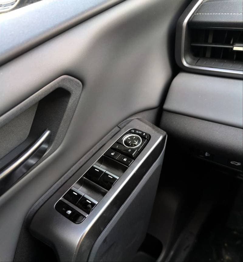 2026 Toyota RAV4 4WD Luxury thumbnail 7