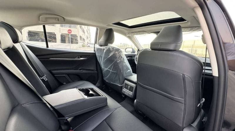 2026 Toyota Camry XLE HEV thumbnail 6
