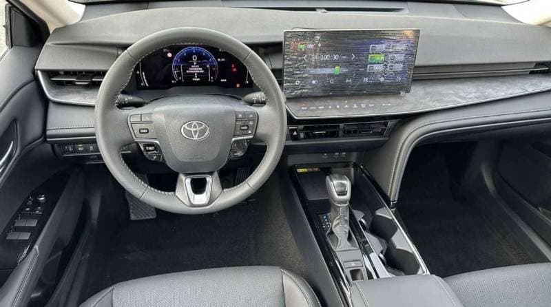 2026 Toyota Camry XLE HEV thumbnail 3