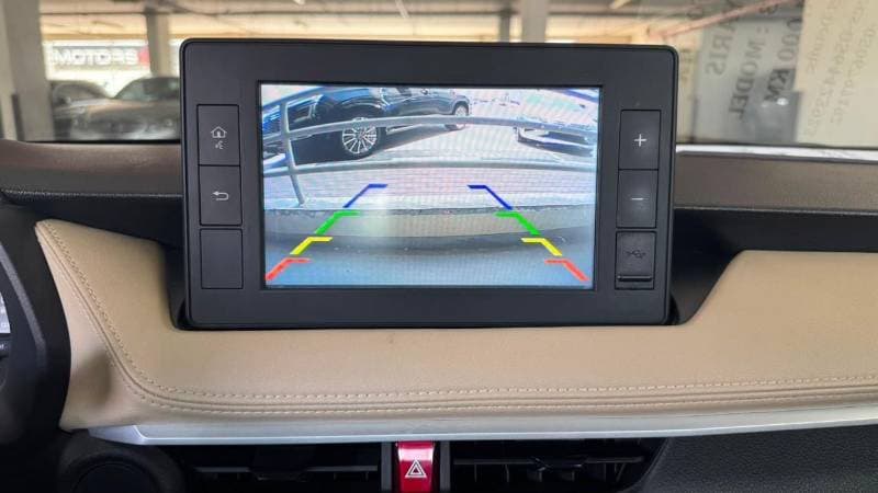 2023 Toyota Yaris E thumbnail 3