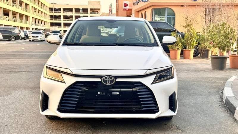 2023 Toyota Yaris E thumbnail 2