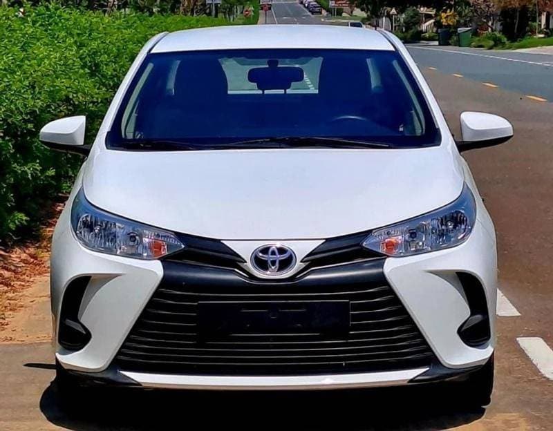 2022 Toyota Yaris E thumbnail 3